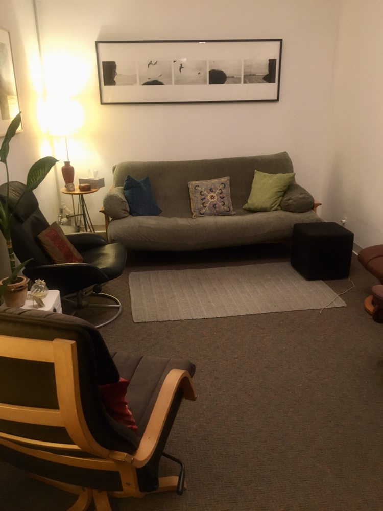 Susan Razavi, LCSWR Hypnotherapist picture